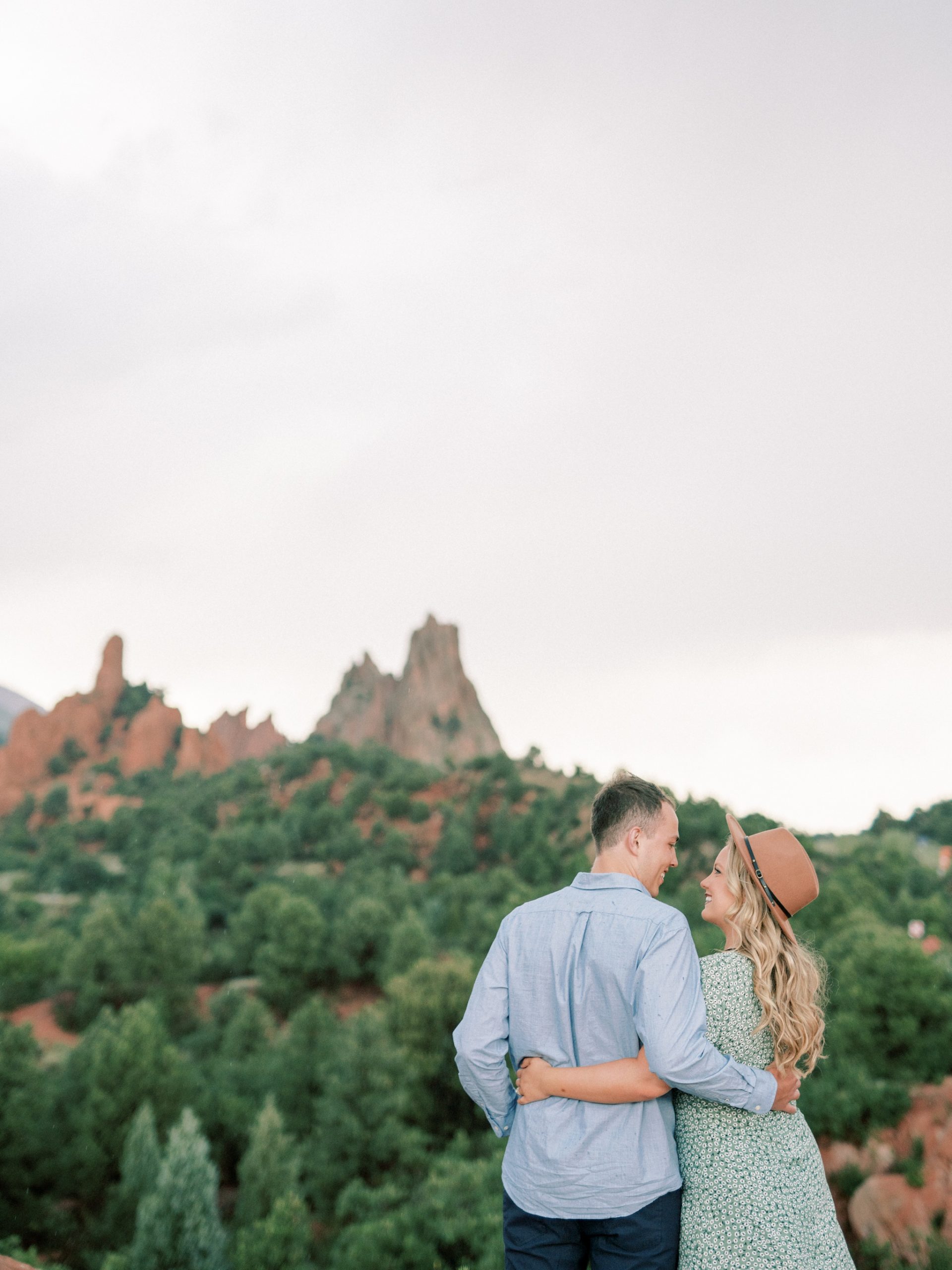 garden of the gods colorado springs portrait session cat murphy photography