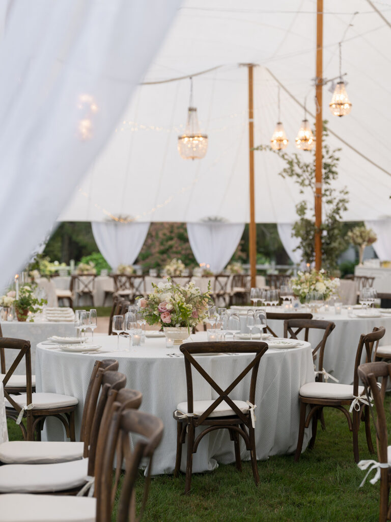 table design with neutral florals at Connecticut wedding